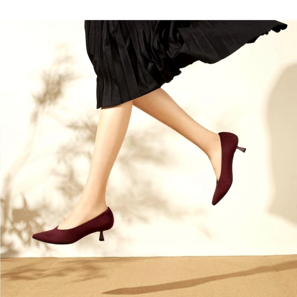 Vivaia Stella 3.0 Pointed-Toe Kitten Heels NEW without box